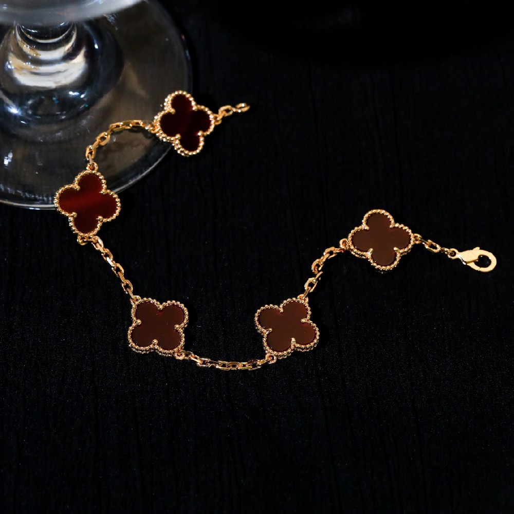 Carnelian Clover Bracelet