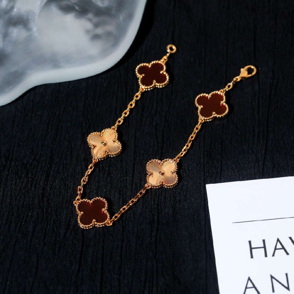 Carnelianx & Crystal Clover Bracelet