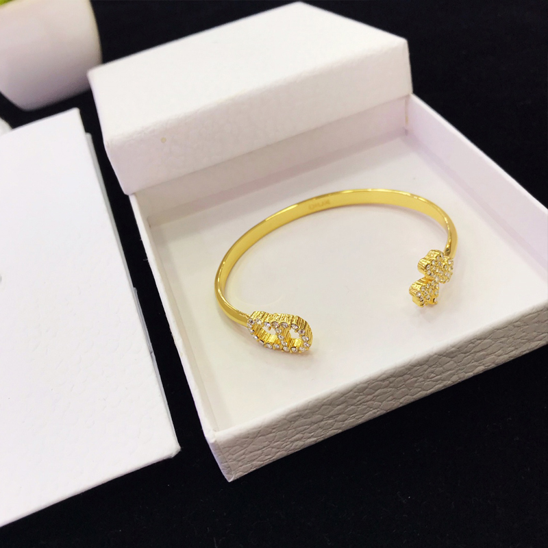 DI-B033 BRACELETS