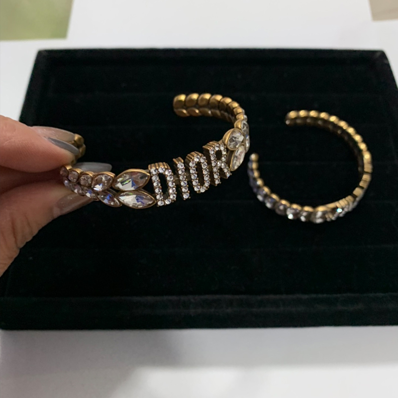 DI-B034 BRACELETS