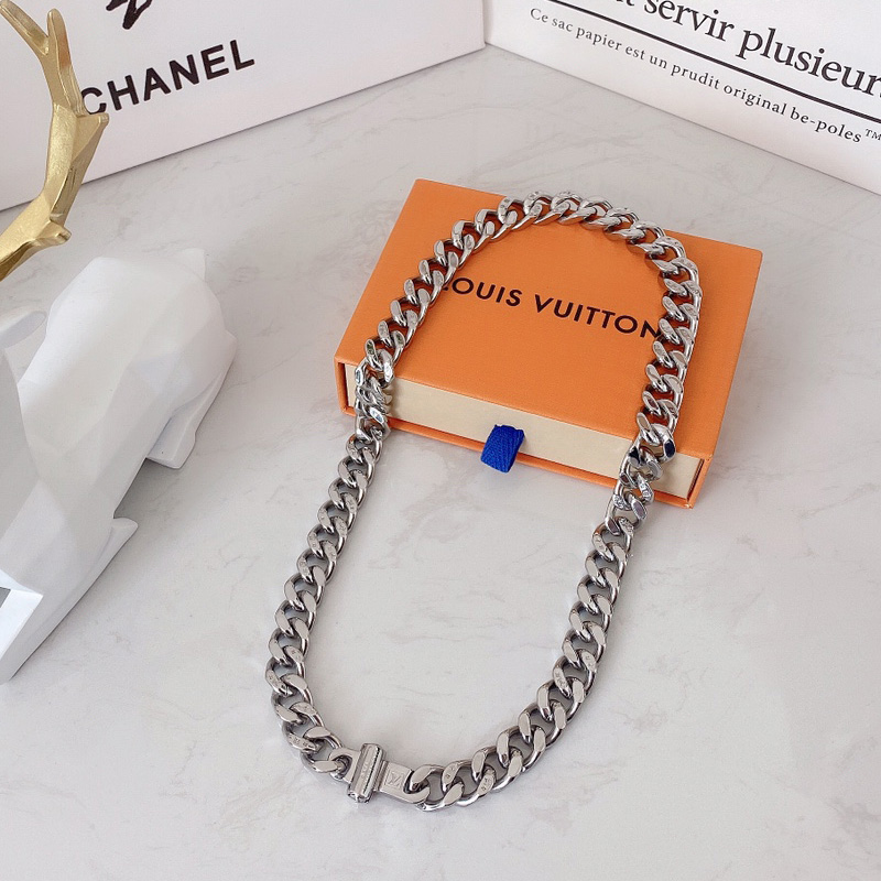LV-N040 NECKLACE